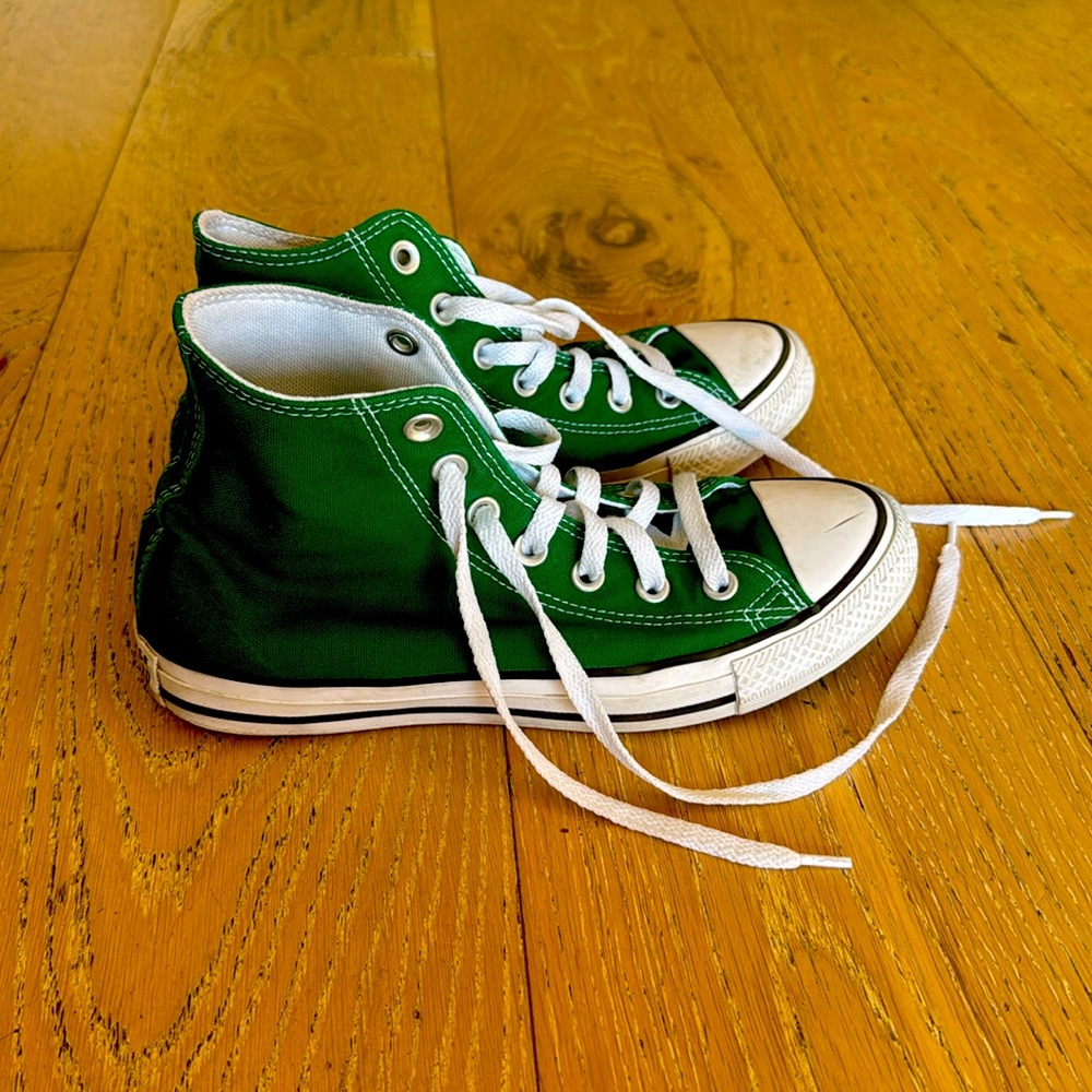 Chuck Taylor Green converses 5.5 men’s close to new